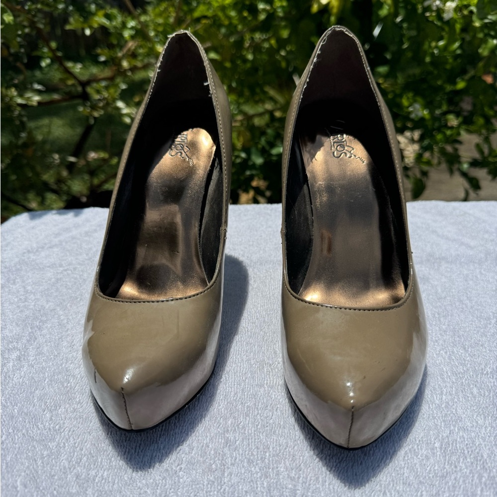 Carlos Santana heels